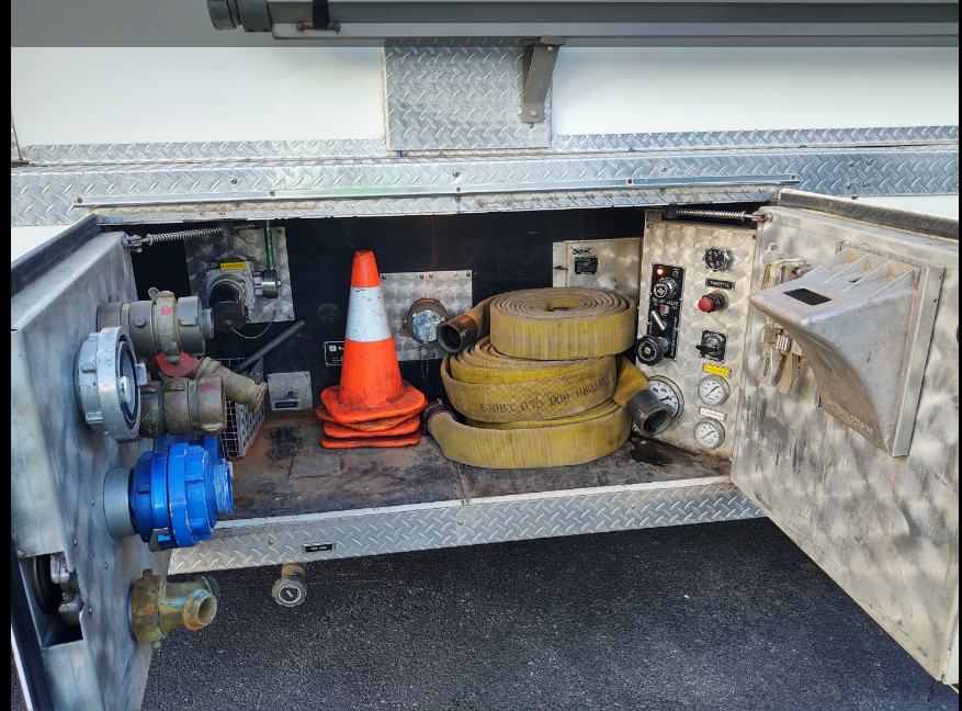1992 International 1800 Gal. Tanker - image 3