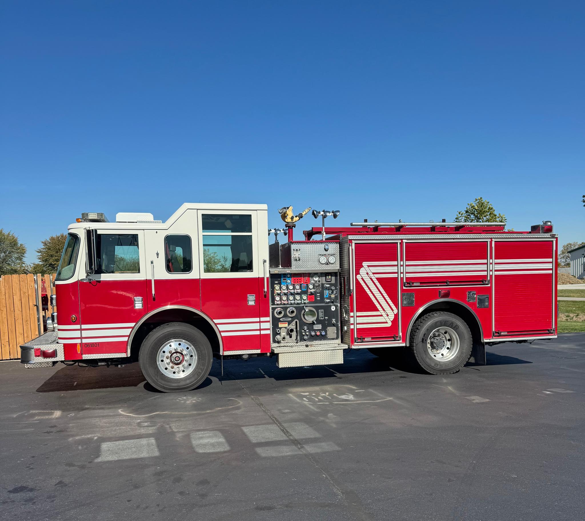 2006 Pierce Saber Pumper - image 1