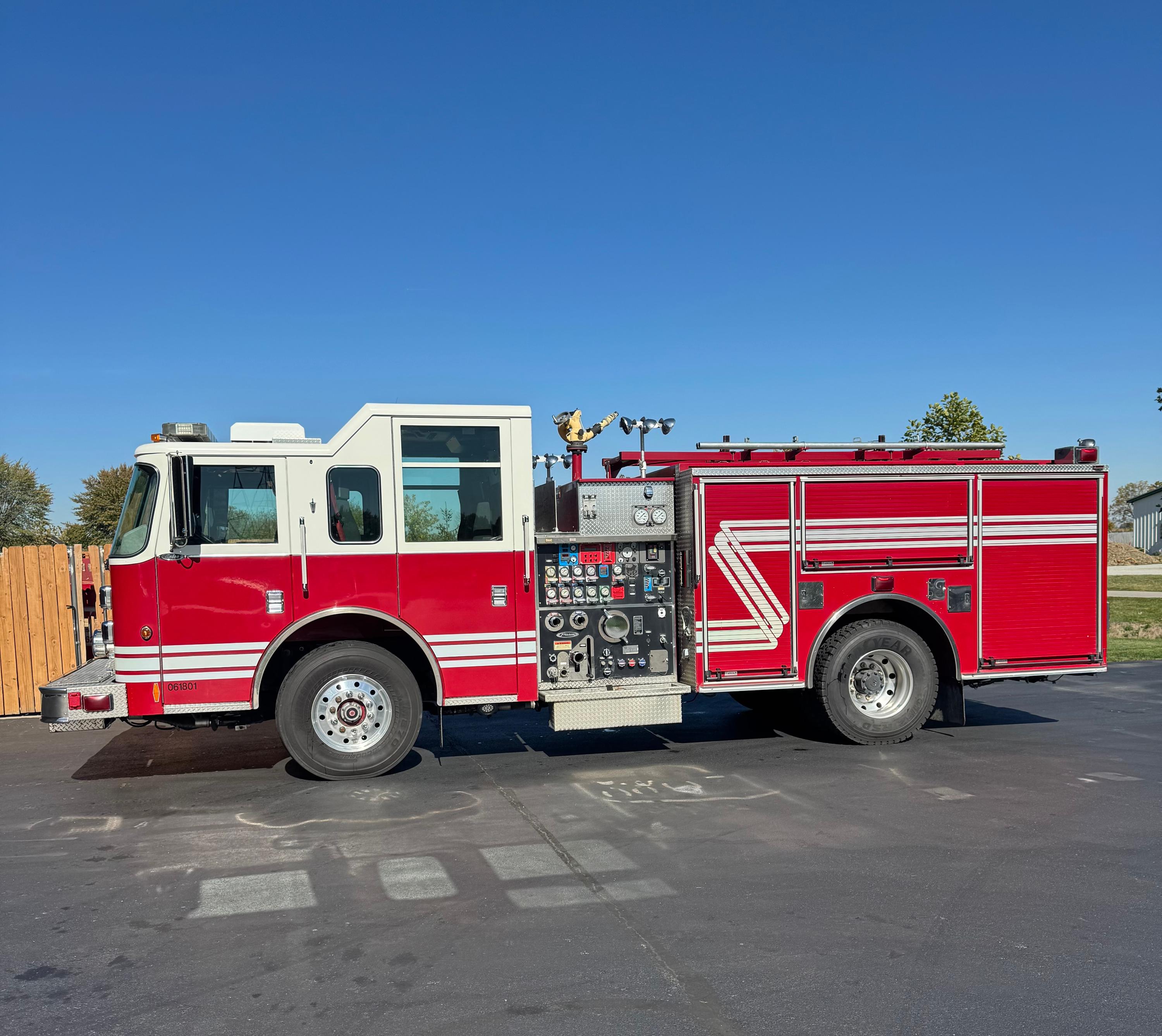 2006 Pierce Saber Pumper - image 1