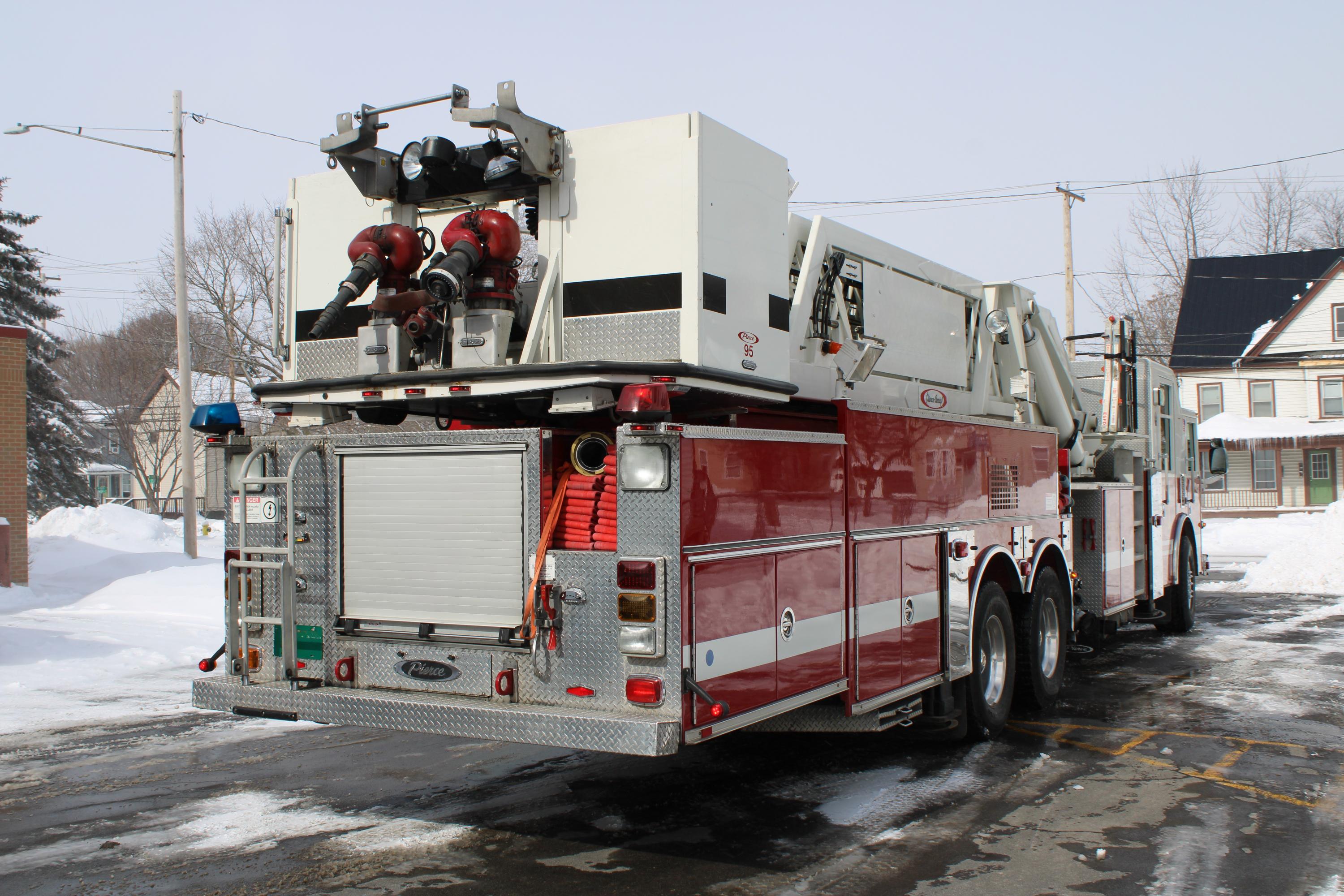2003 Pierce 95' Mid-Mount Platform - image 7
