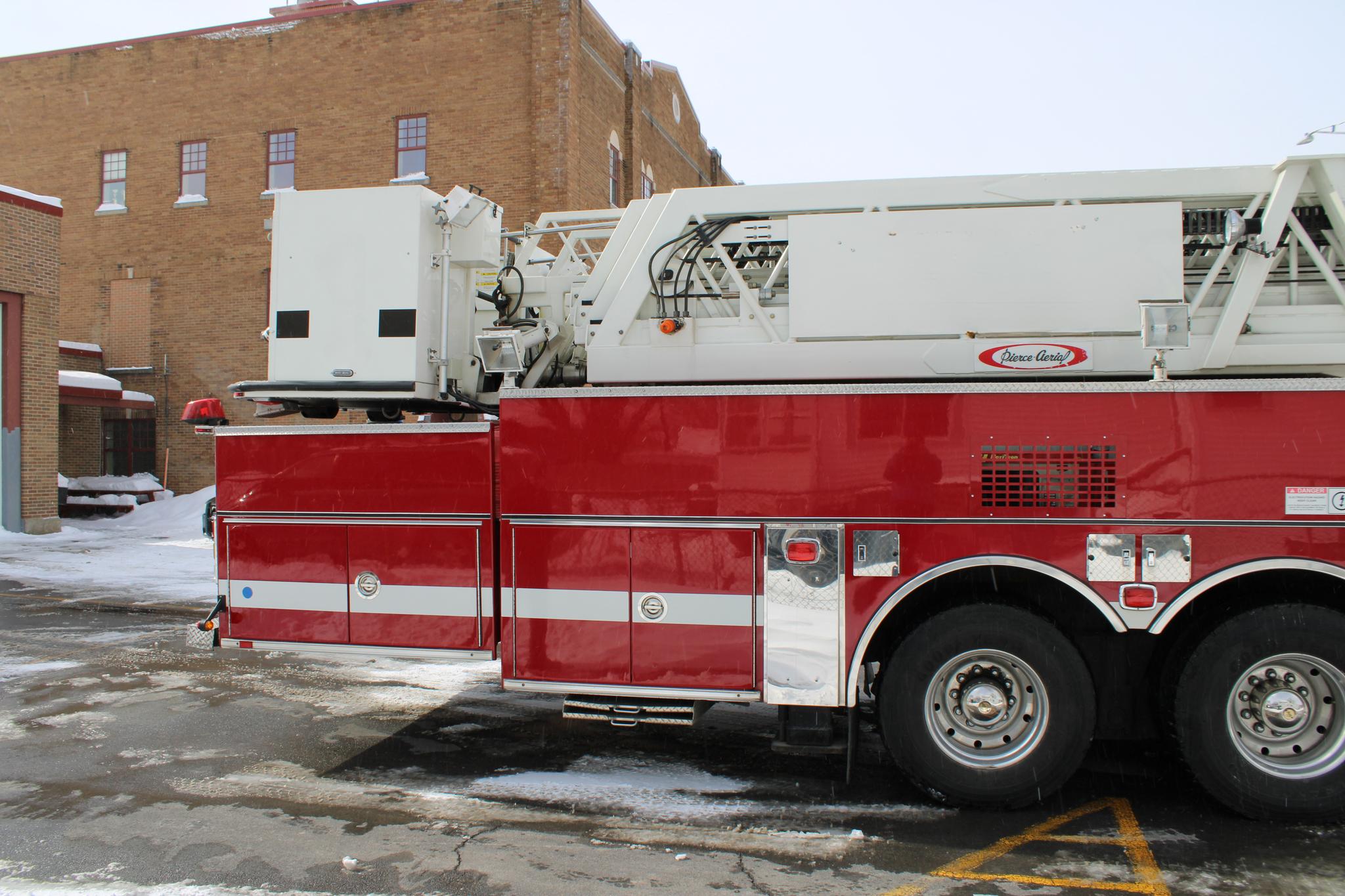 2003 Pierce 95' Mid-Mount Platform - image 4