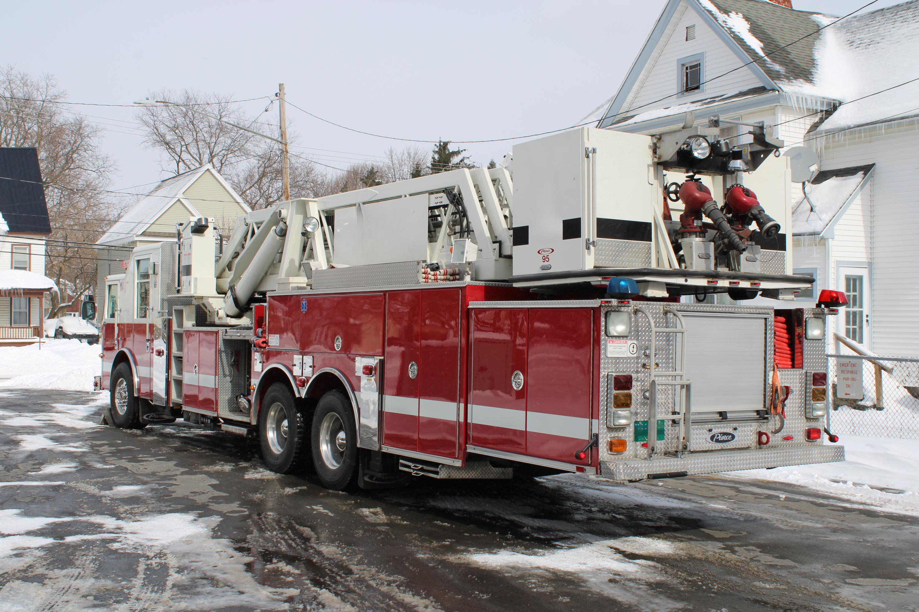 2003 Pierce 95' Mid-Mount Platform - image 9