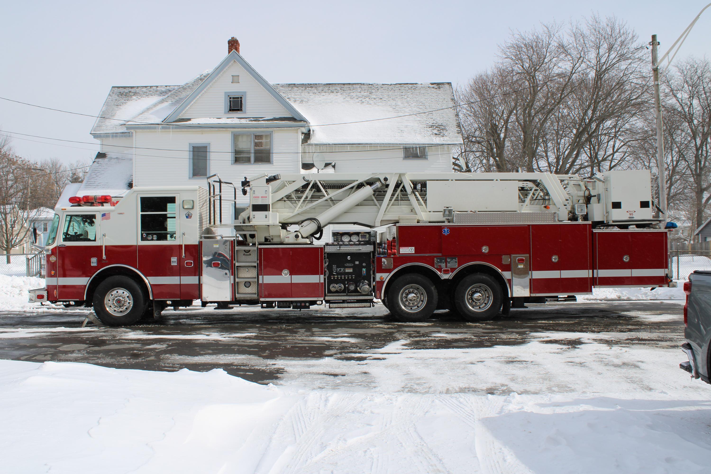 2003 Pierce 95' Mid-Mount Platform - image 10