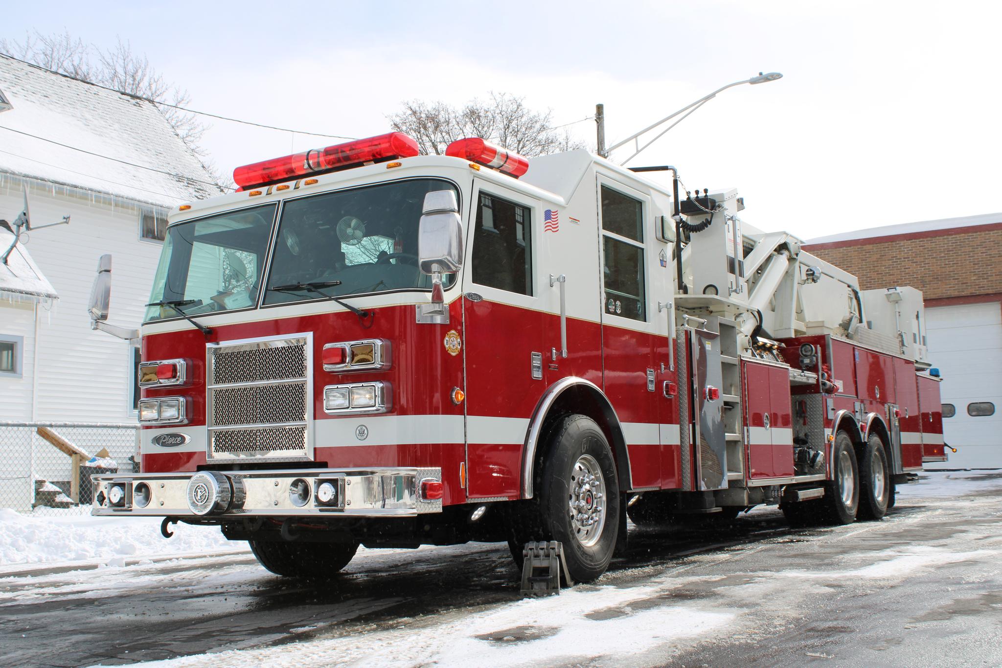 2003 Pierce 95' Mid-Mount Platform - image 1