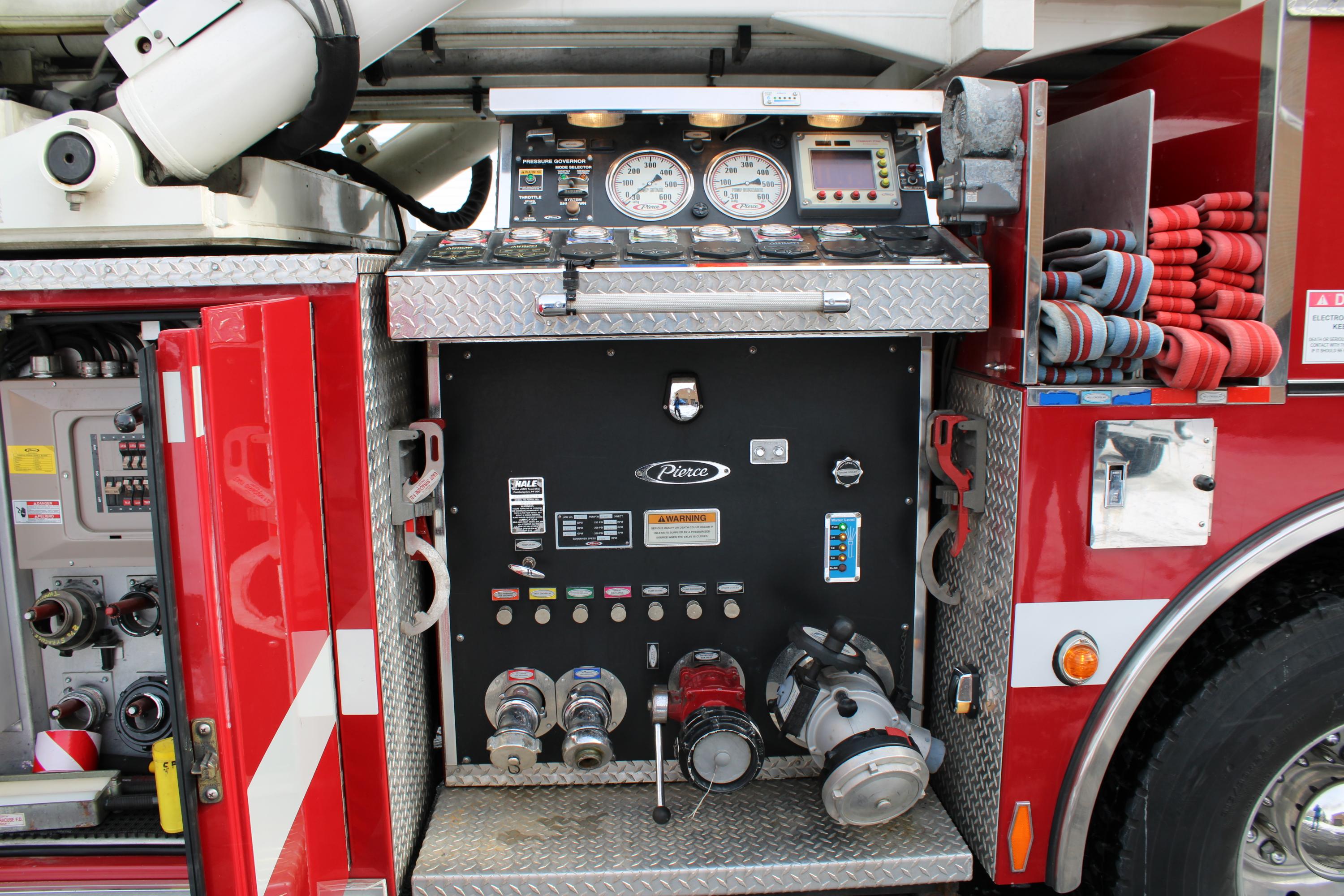 2003 Pierce 95' Mid-Mount Platform - image 19