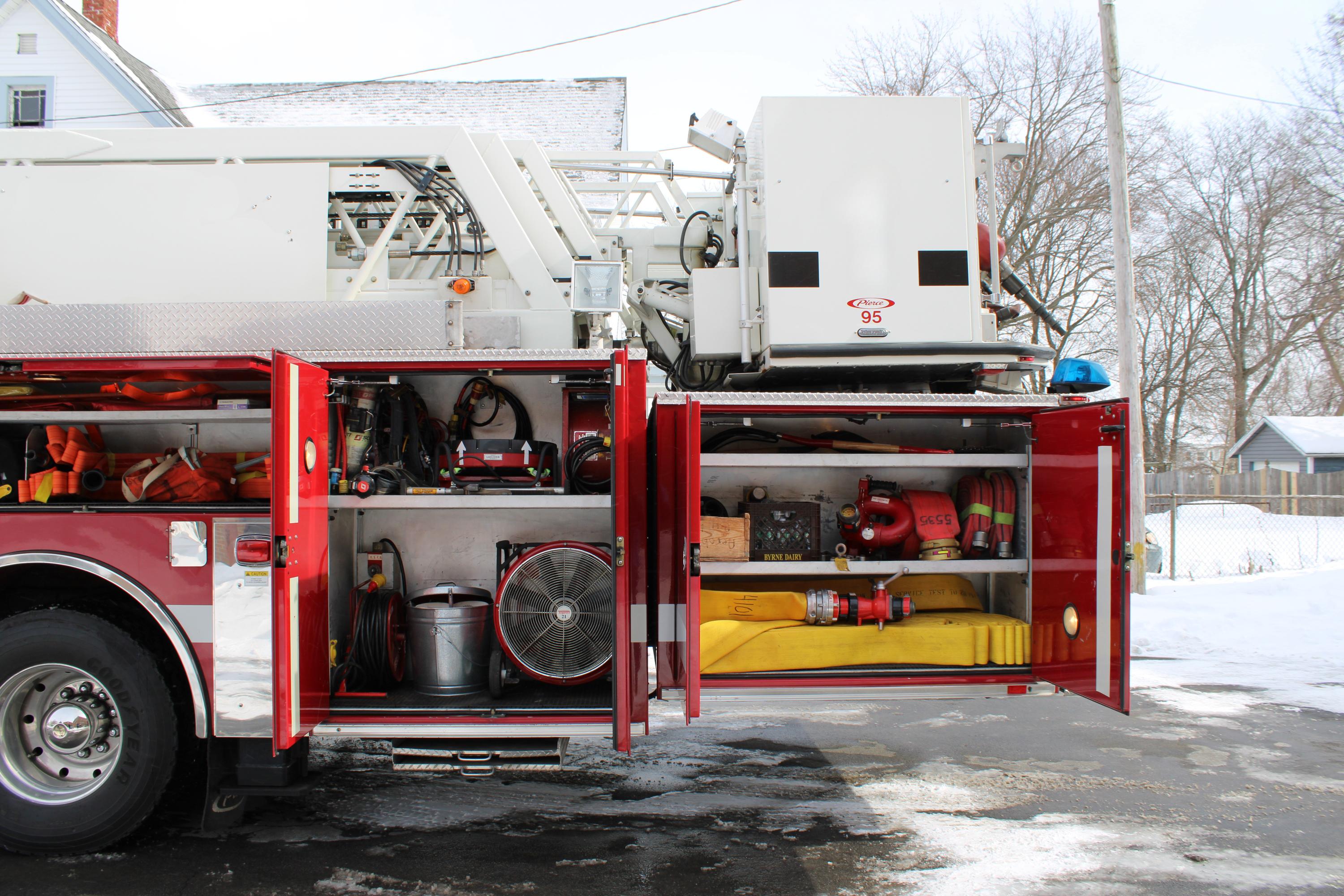 2003 Pierce 95' Mid-Mount Platform - image 16