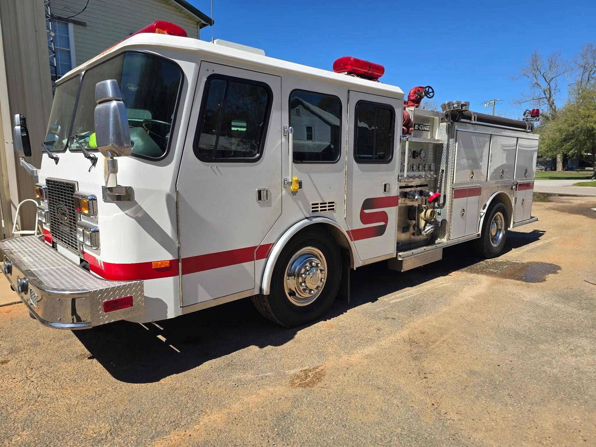 1995 E-One Pumper - image 1