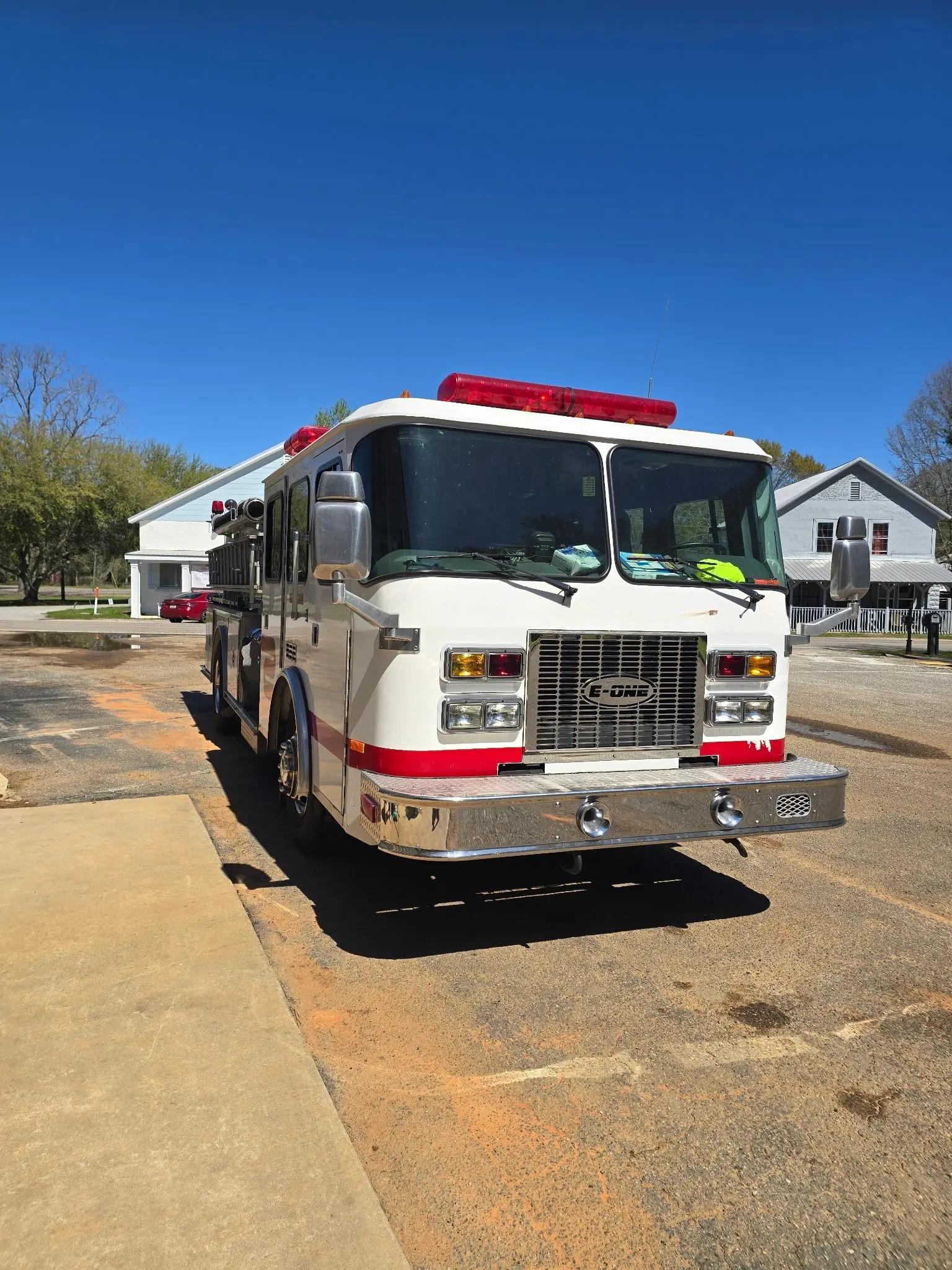 1995 E-One Pumper - image 2