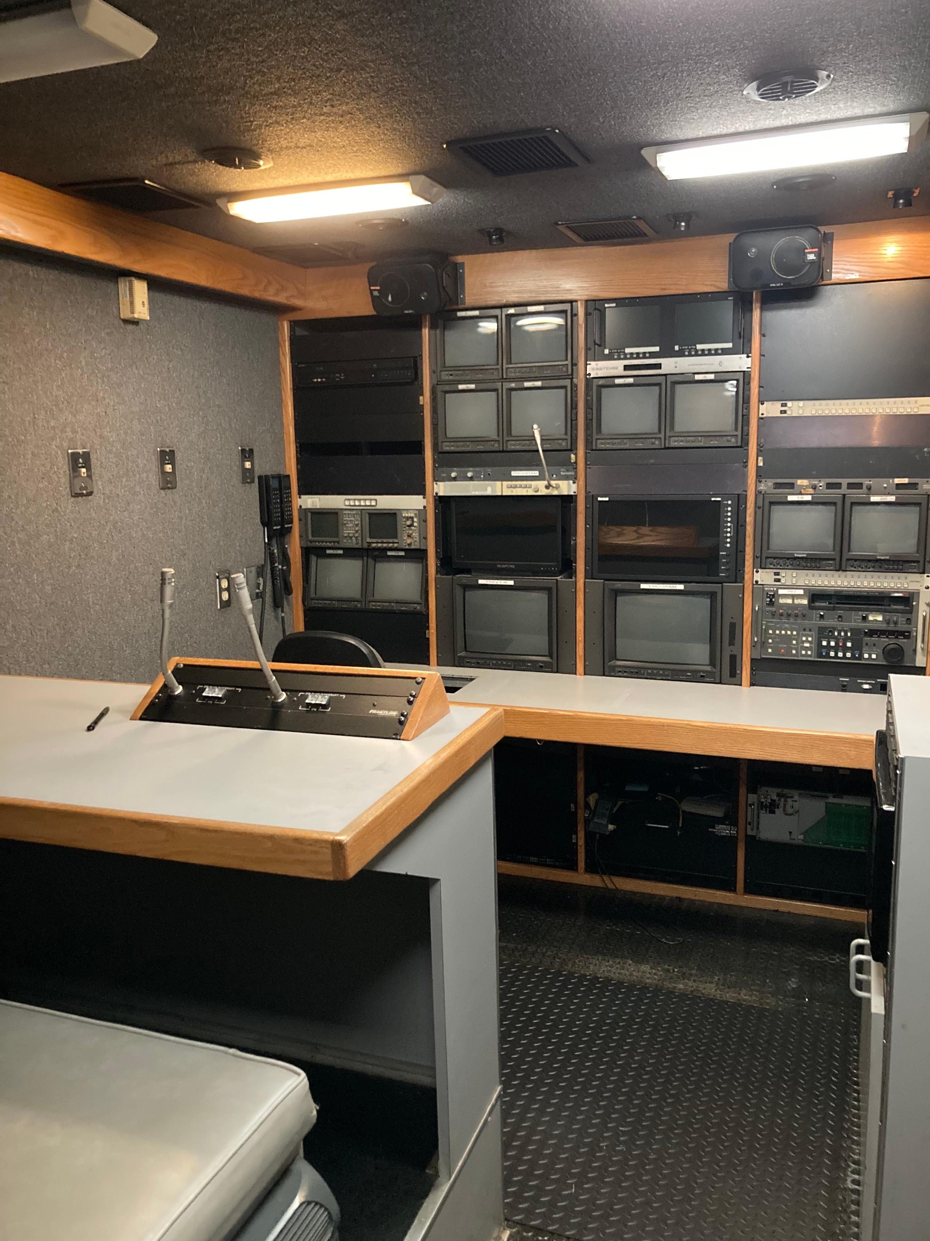 2004 Command Unit - image 8