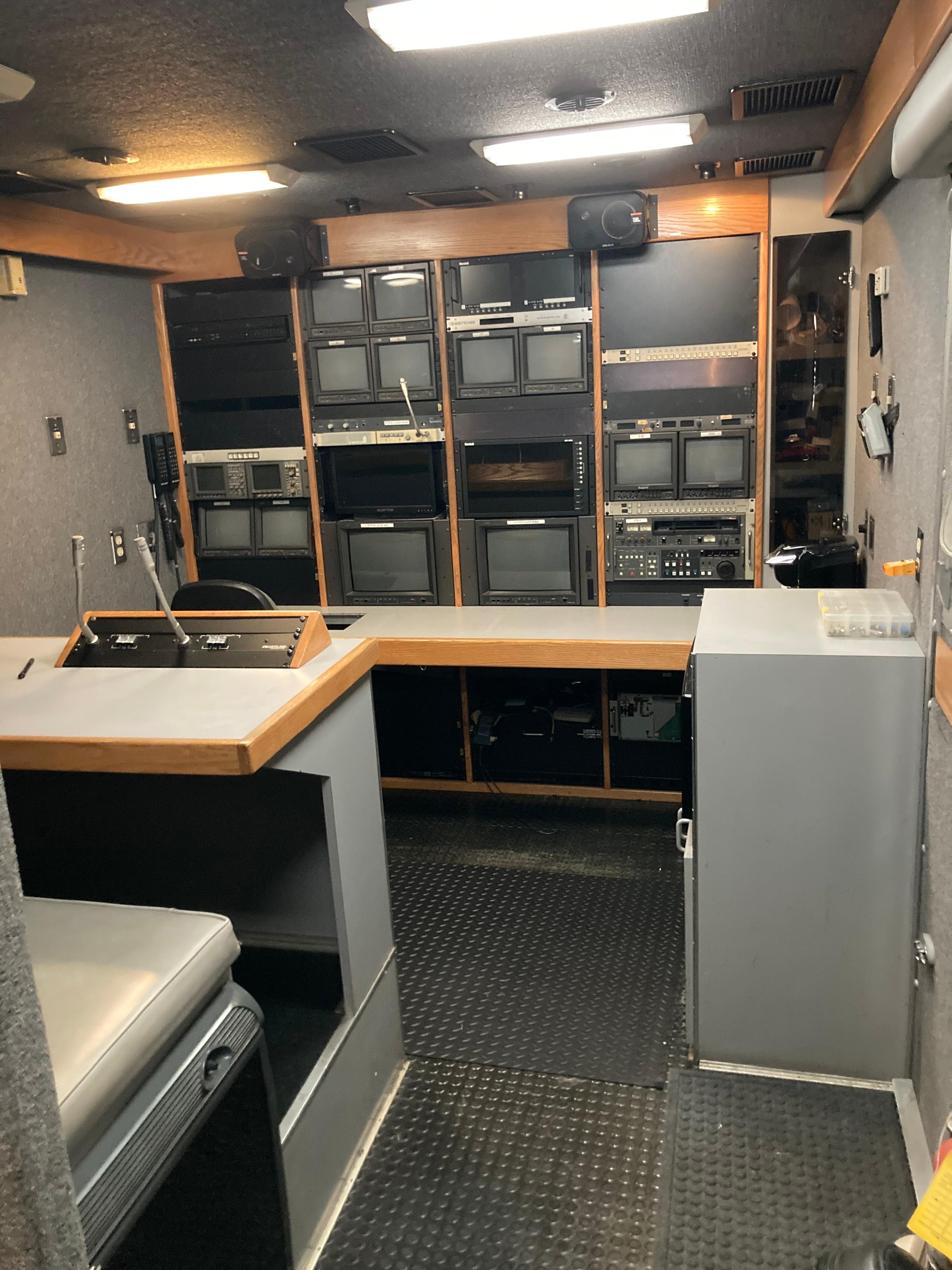 2004 Command Unit - image 10