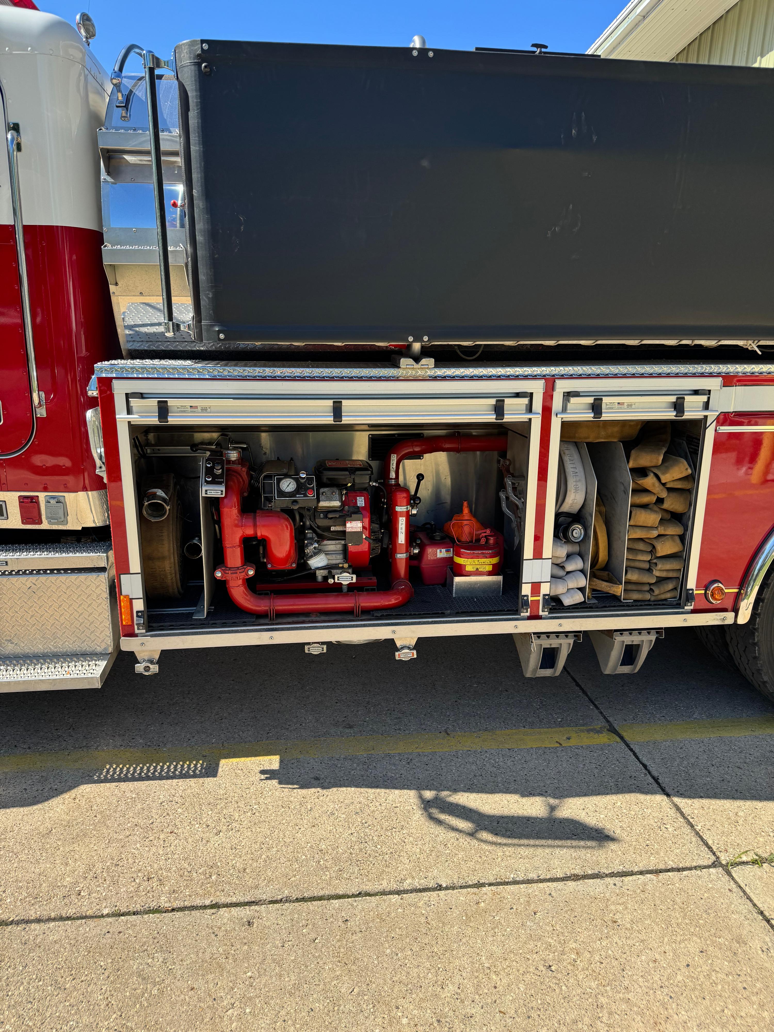 1999 Peterbuilt Tender - image 3
