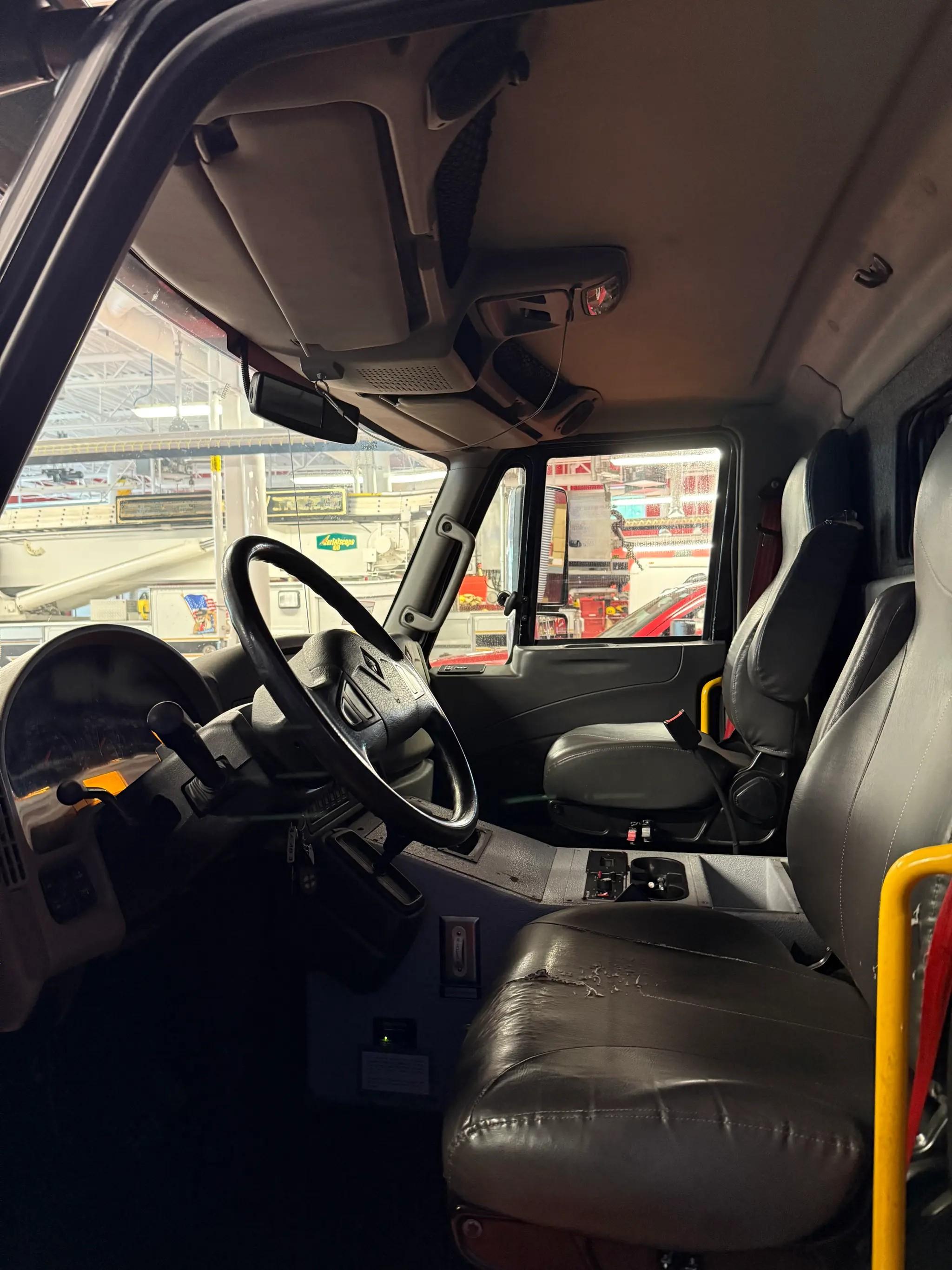 2011 International DuraStar Type I - image 5