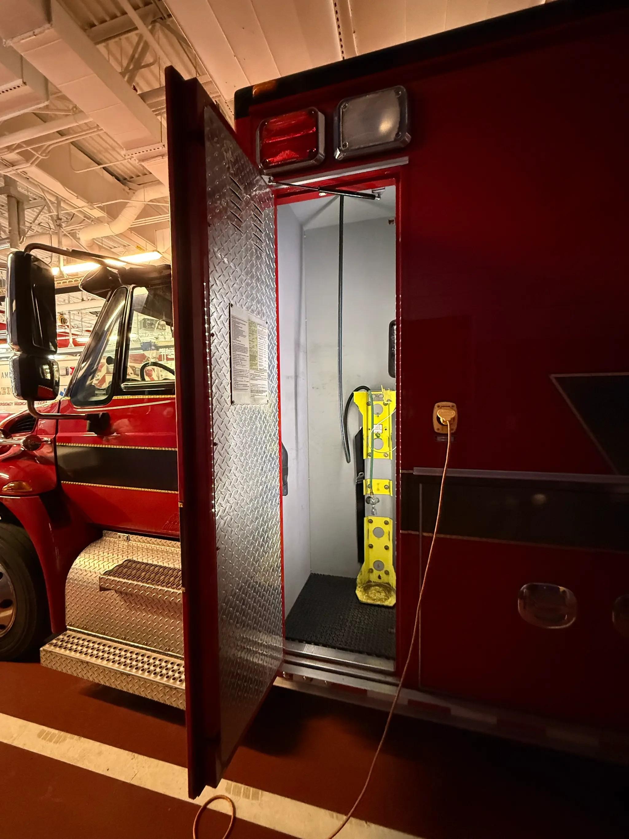 2011 International DuraStar Type I - image 7