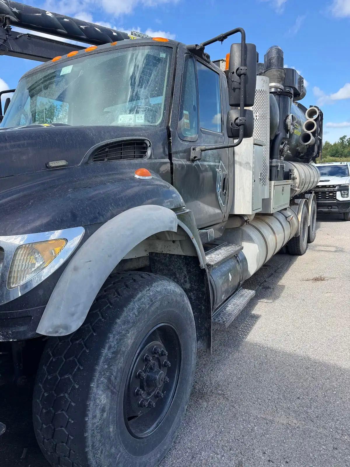 2007 International Vactor Hydrovac - image 2