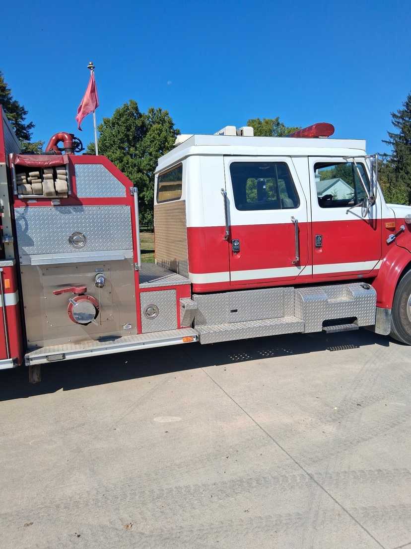 2000 International 4900 Pumper — photo 2
