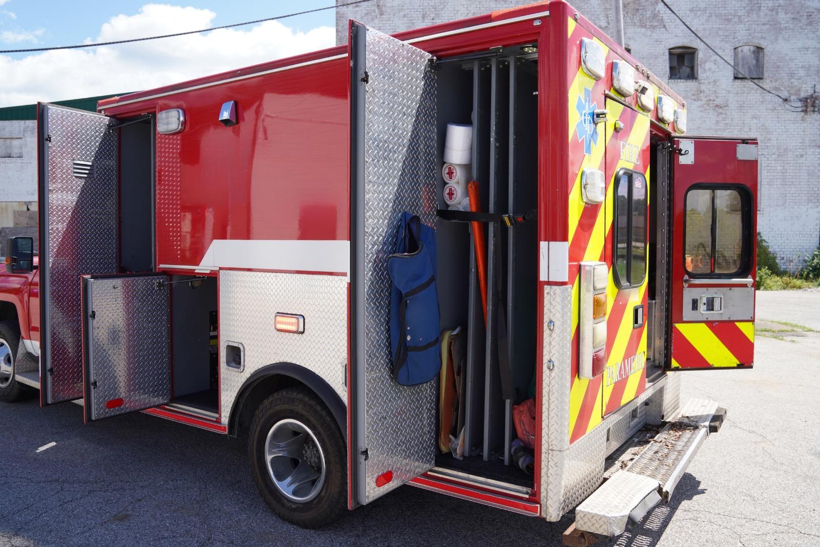 2015 Chevrolet 3500 4x4 Type III Ambulance - image 13