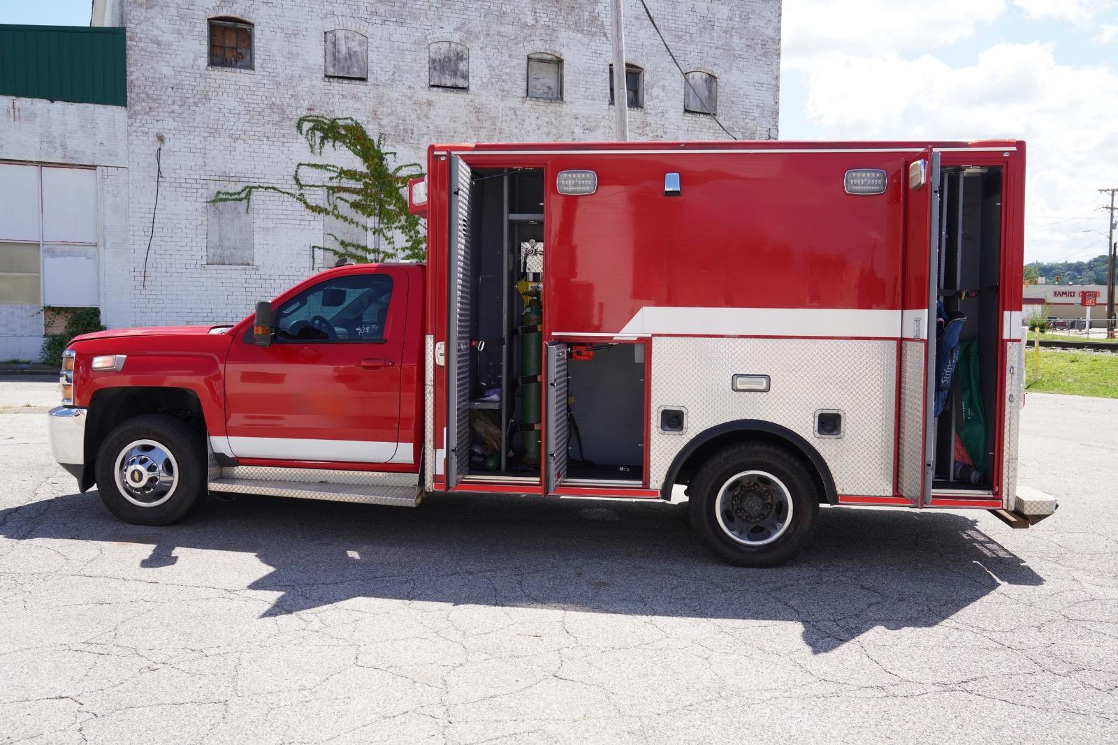 2015 Chevrolet 3500 4x4 Type III Ambulance - image 15