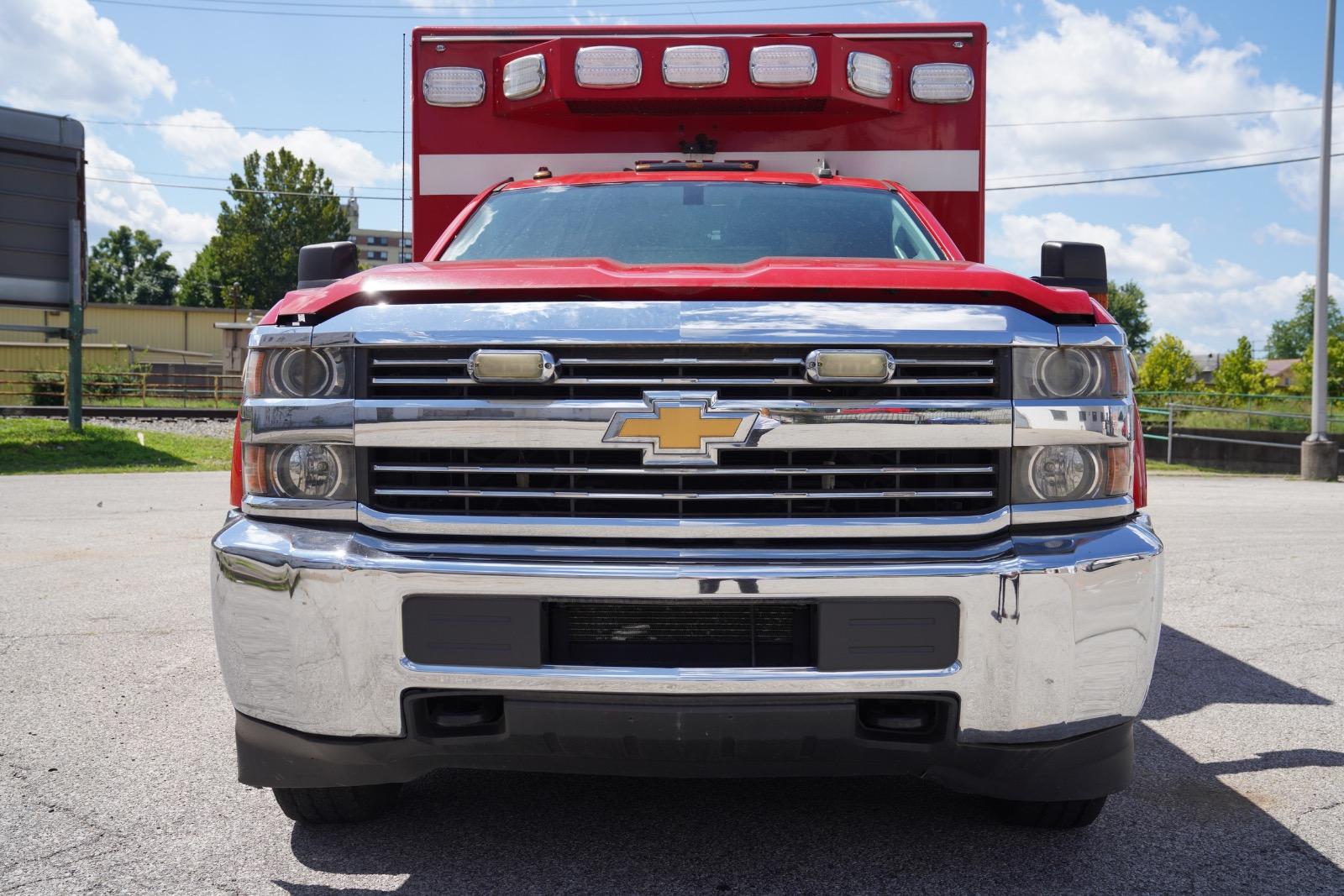2015 Chevrolet 3500 4x4 Type III Ambulance - image 19
