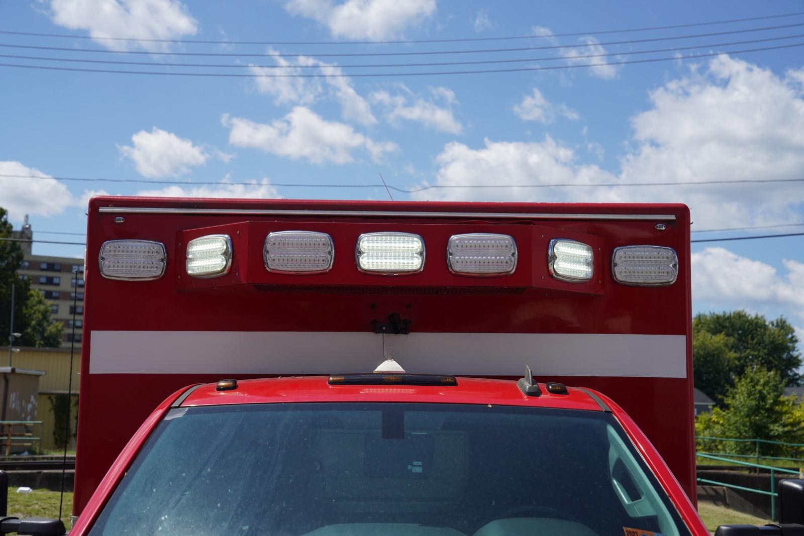2015 Chevrolet 3500 4x4 Type III Ambulance - image 20