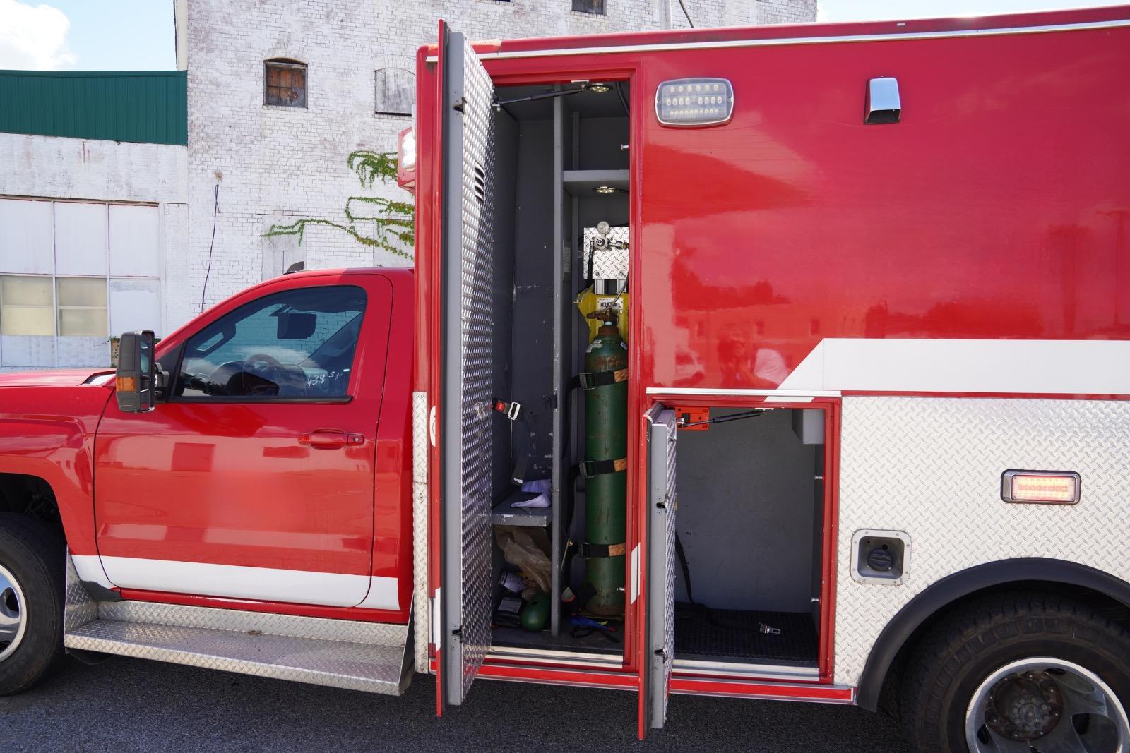 2015 Chevrolet 3500 4x4 Type III Ambulance - image 12