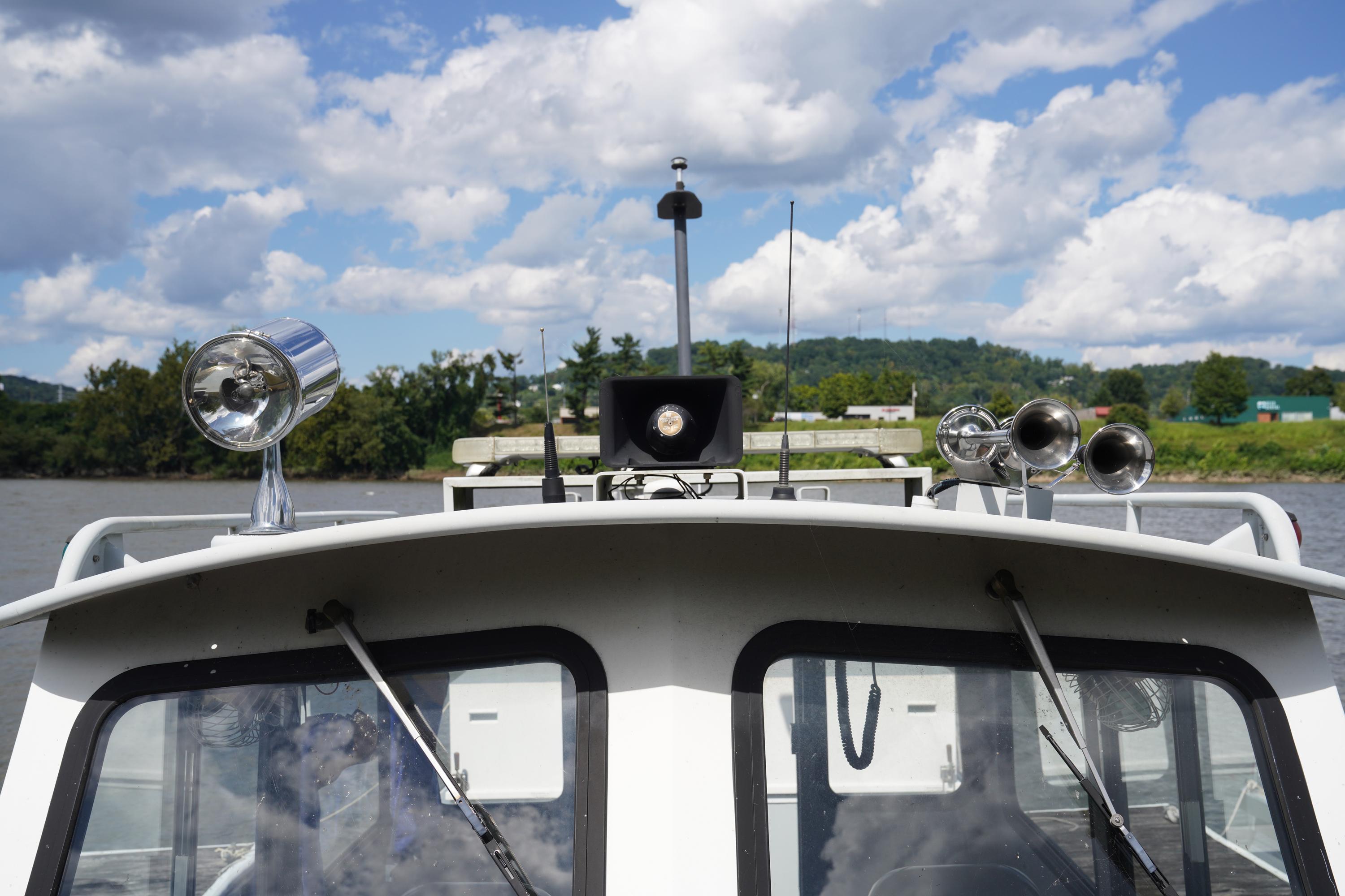 2005 SeaArk Little Giant Fire Boat - image 9