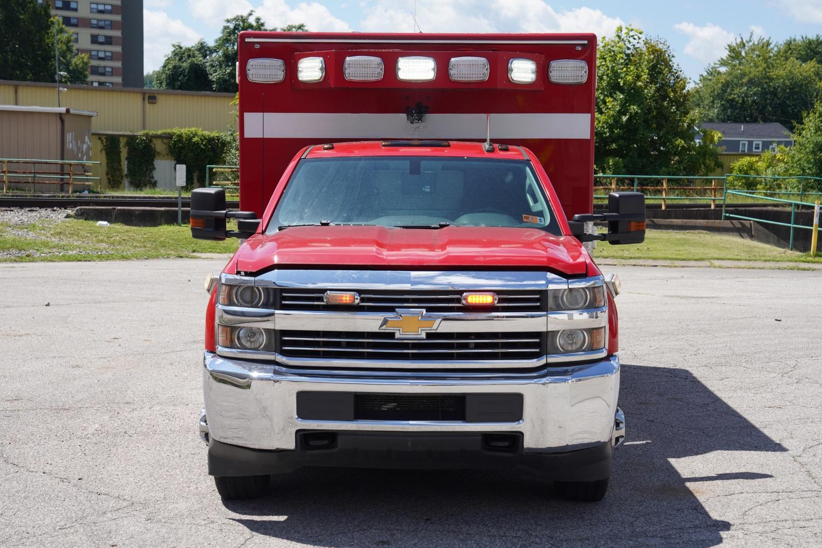 2015 Chevrolet 3500 4x4 Type III Ambulance - image 26