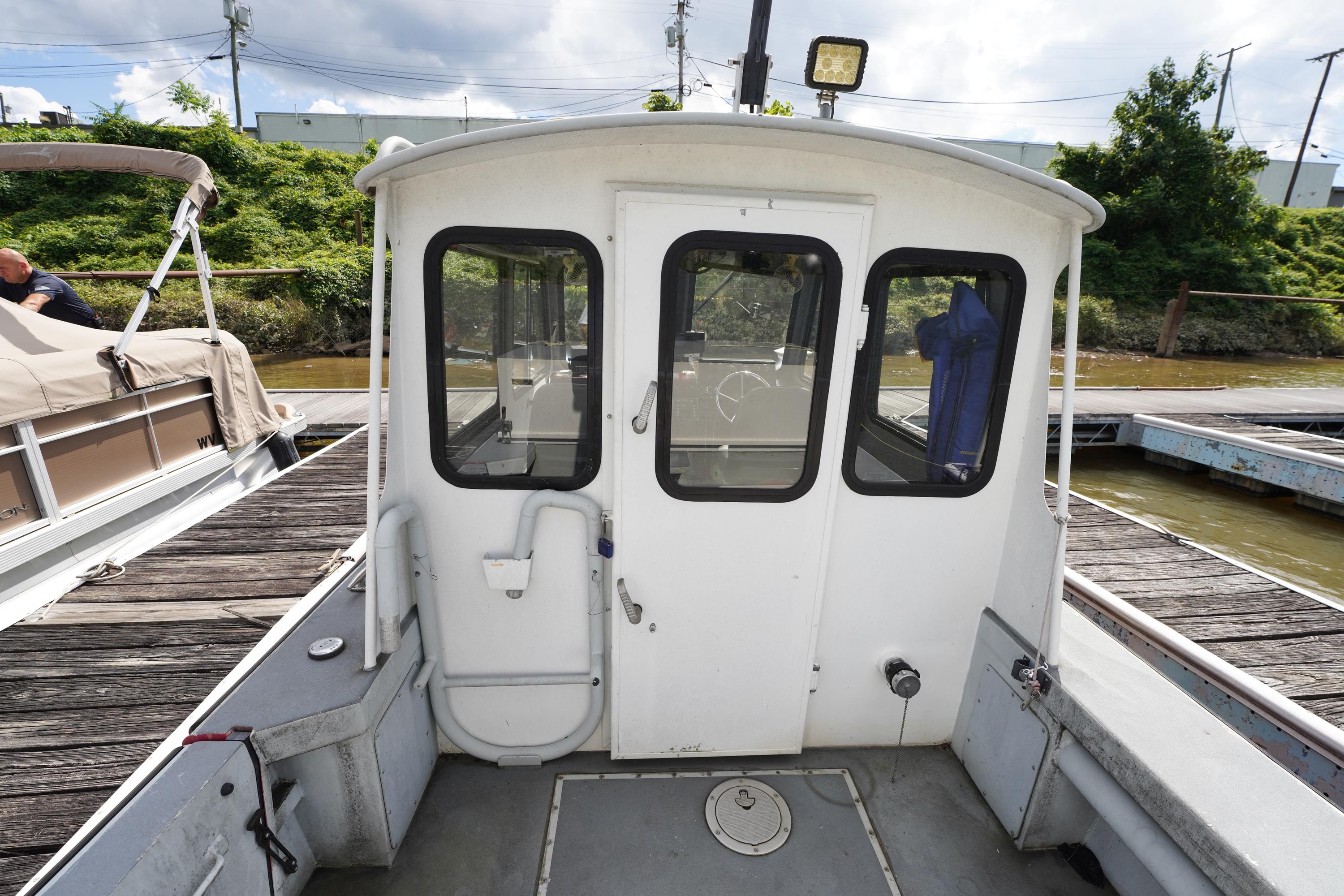 2005 SeaArk Little Giant Fire Boat - image 28
