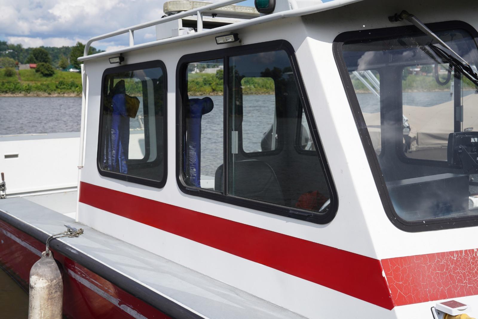 2005 SeaArk Little Giant Fire Boat - image 6