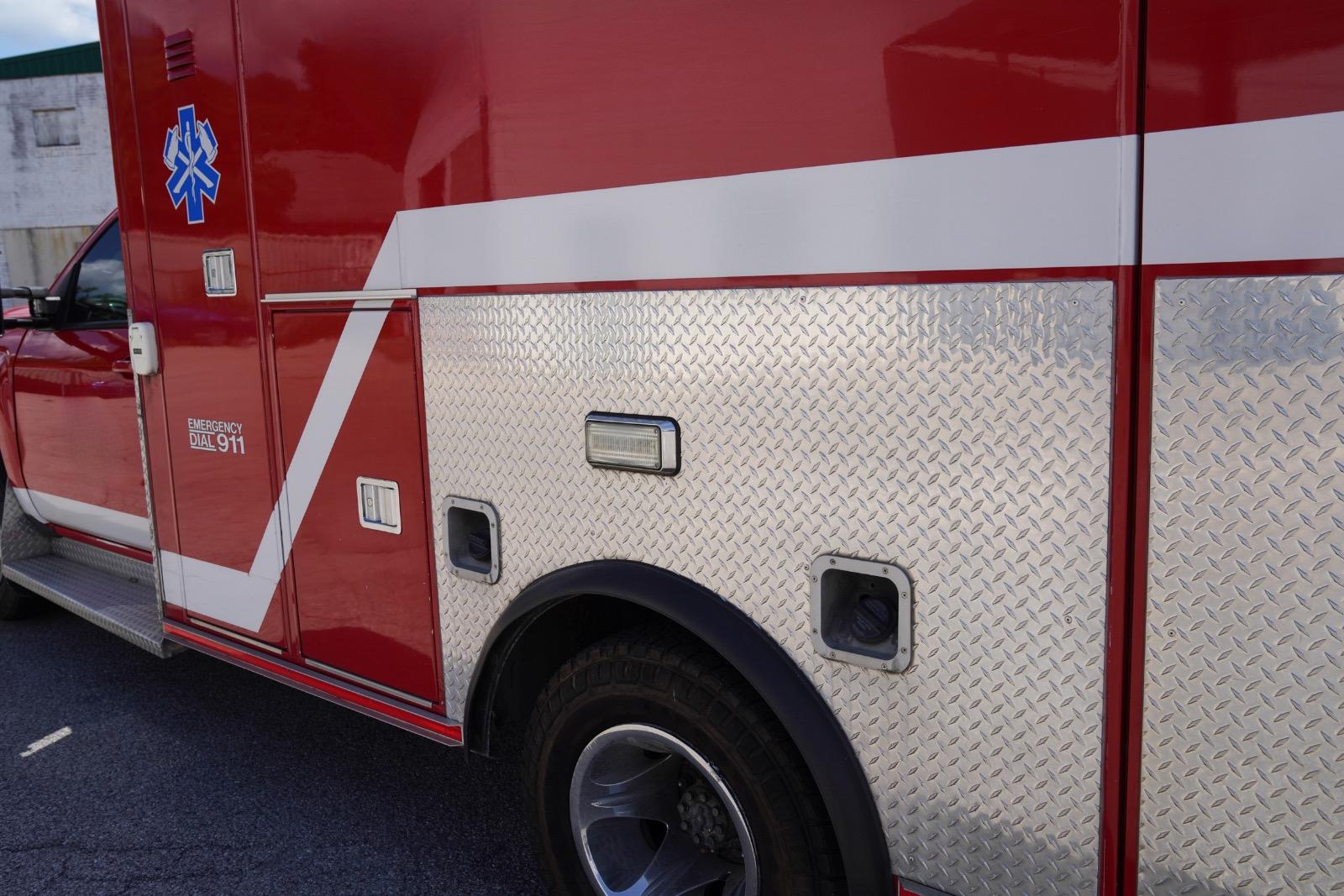 2015 Chevrolet 3500 4x4 Type III Ambulance - image 17