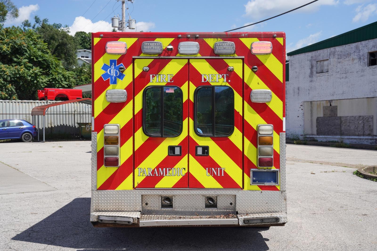 2015 Chevrolet 3500 4x4 Type III Ambulance - image 25