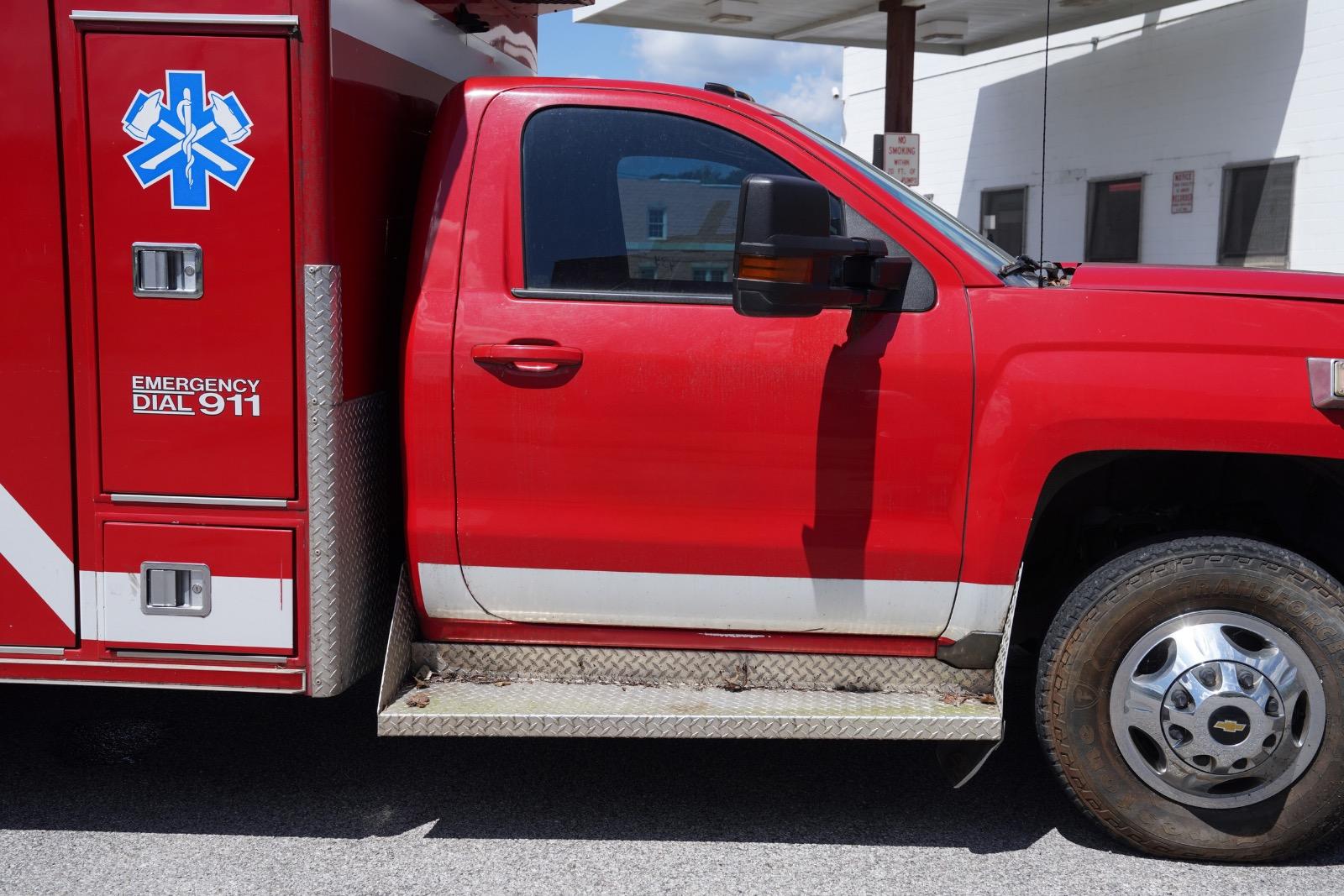 2015 Chevrolet 3500 4x4 Type III Ambulance - image 23