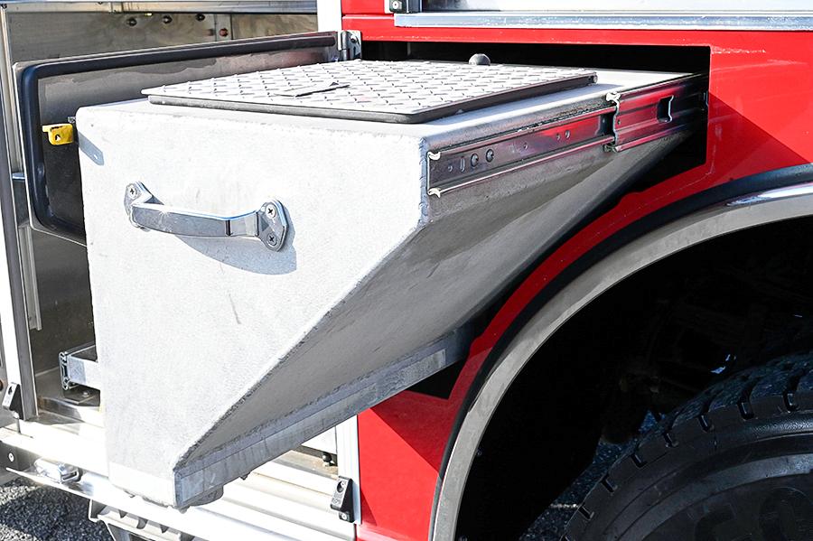 2020 International/Toyne 4X4 1250/750 Stainless Steel Pumper - image 8