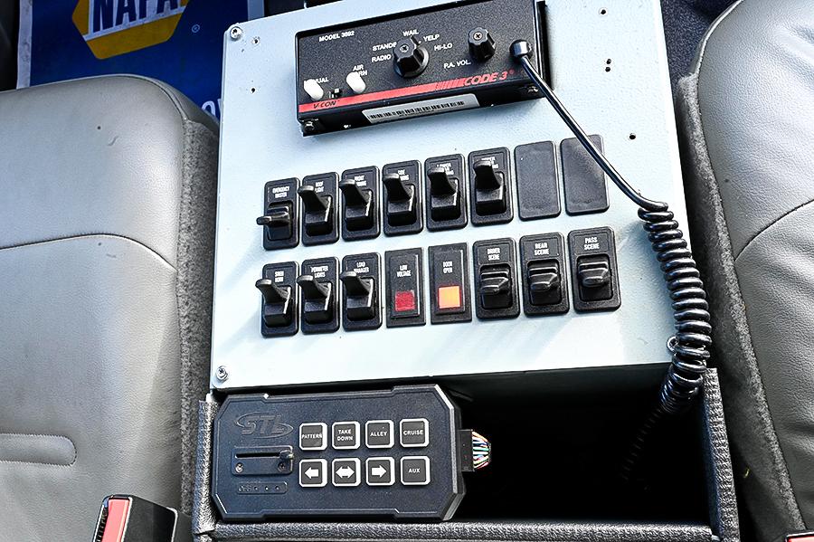 2004 Ford Pierce 4X4 Light Rescue / Utility Truck - image 3