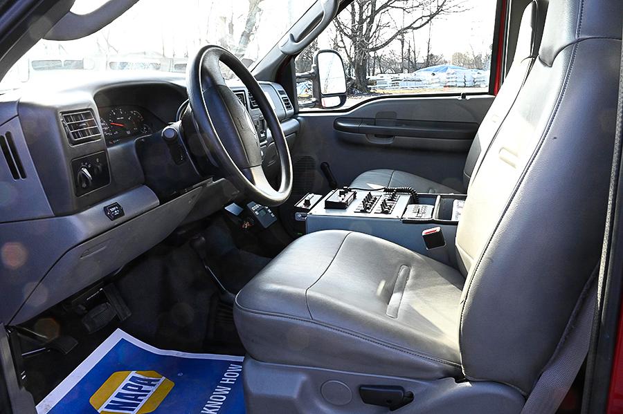 2004 Ford Pierce 4X4 Light Rescue / Utility Truck - image 4