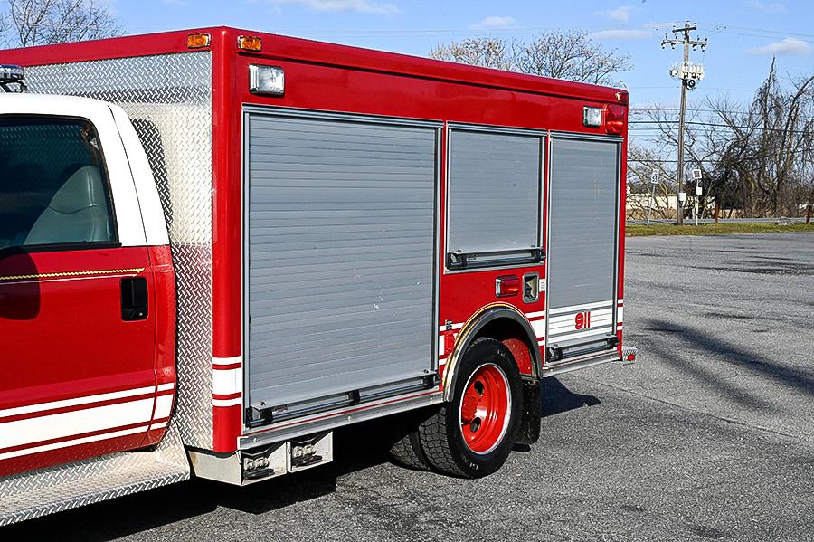 2004 Ford Pierce 4X4 Light Rescue / Utility Truck - image 9