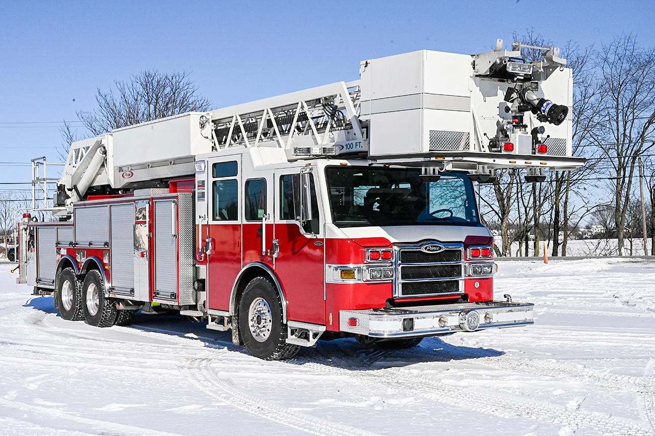 2012 Pierce 100′ Aerial Platform Quint - image 2