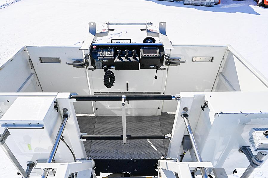 2012 Pierce 100′ Aerial Platform Quint - image 3