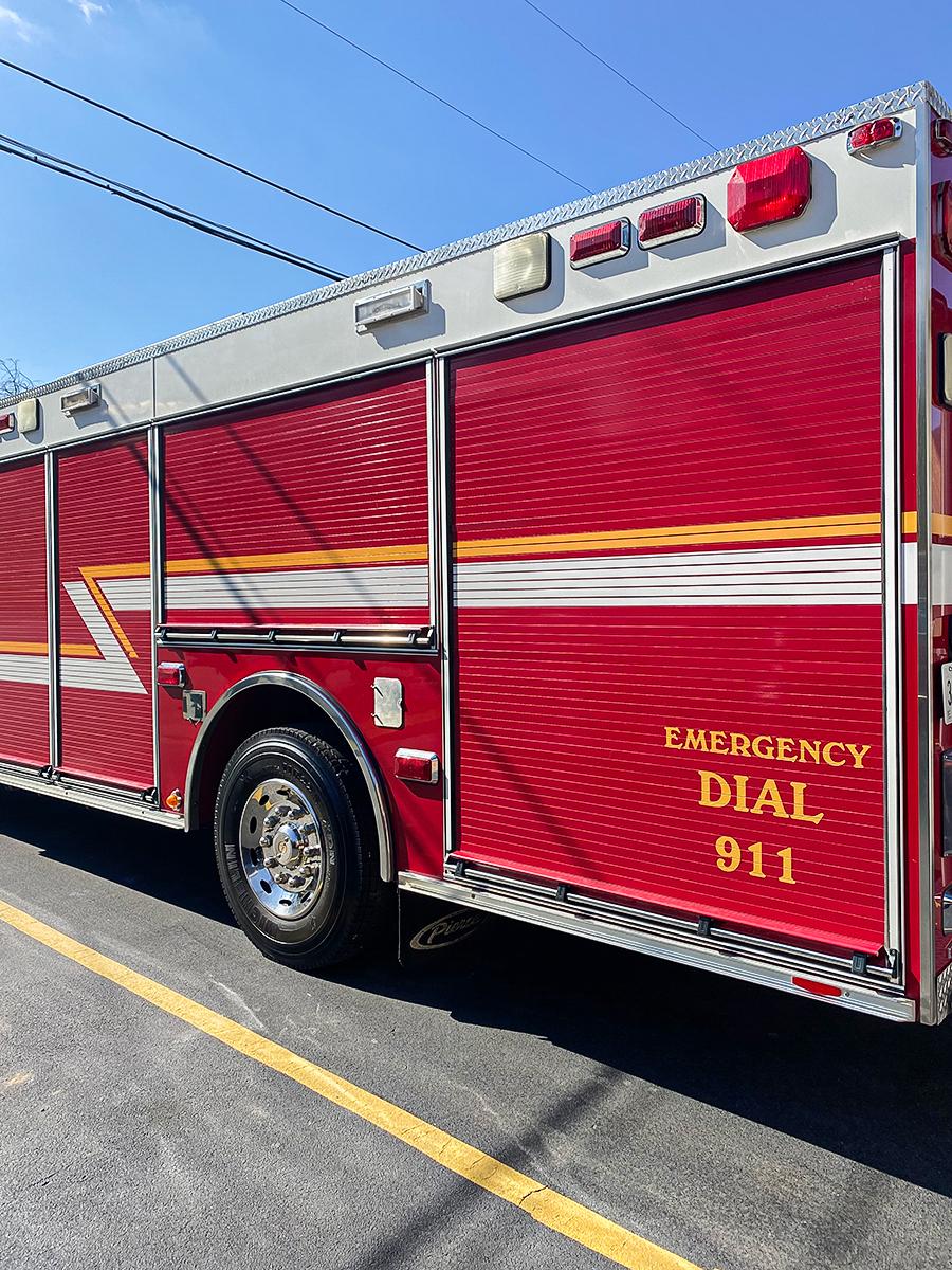 2001 Pierce Non Walk-In Heavy Rescue - image 7