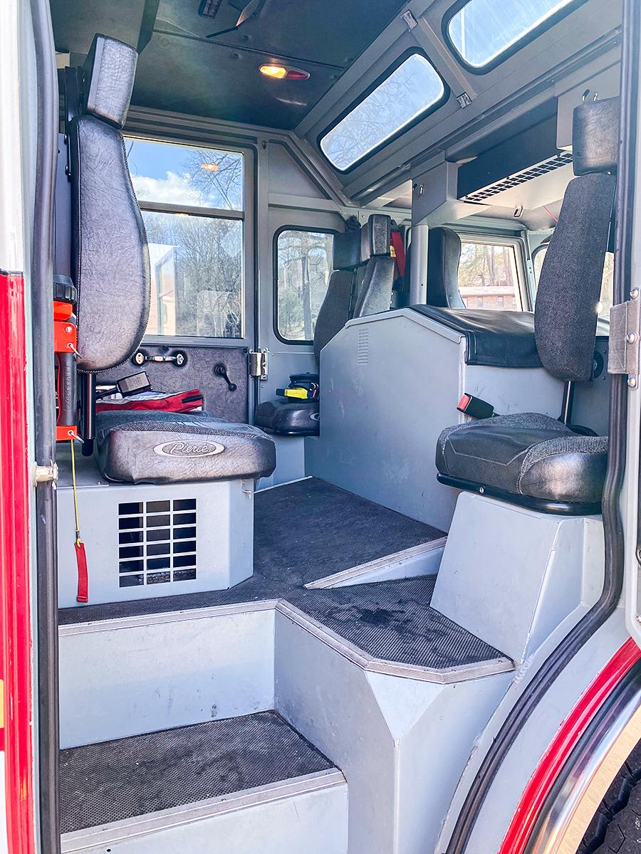 2001 Pierce Non Walk-In Heavy Rescue - image 10