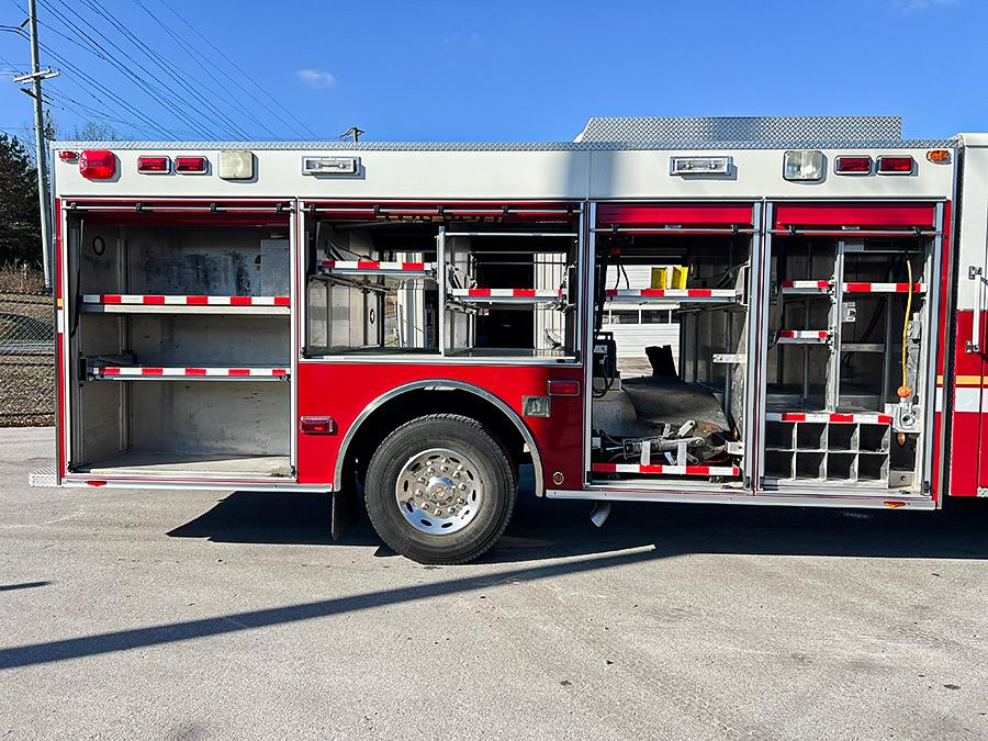 2001 Pierce Non Walk-In Heavy Rescue - image 14
