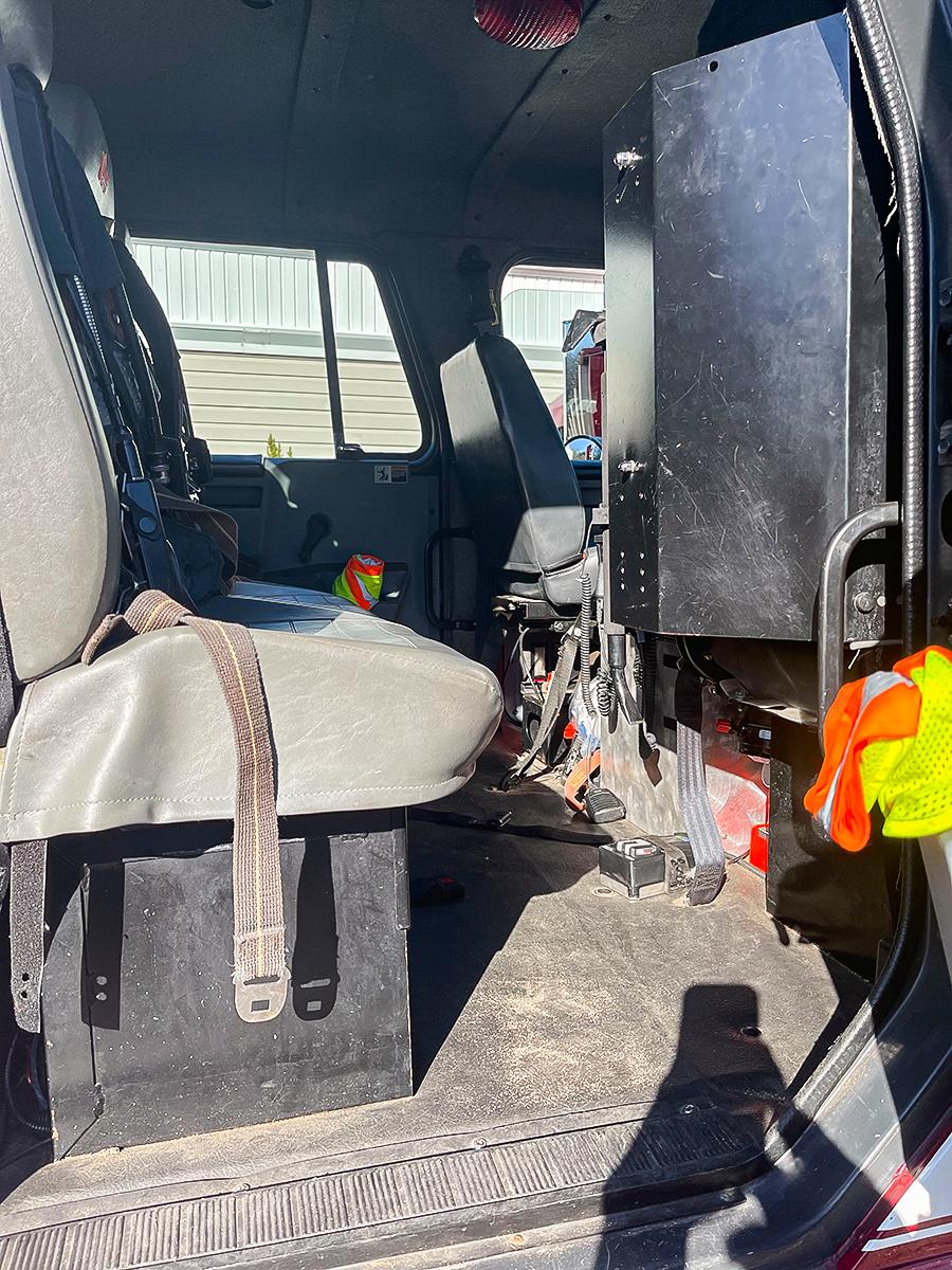 1995 International 1500/2500 Pumper-Tanker w/Stainless steel body - image 13