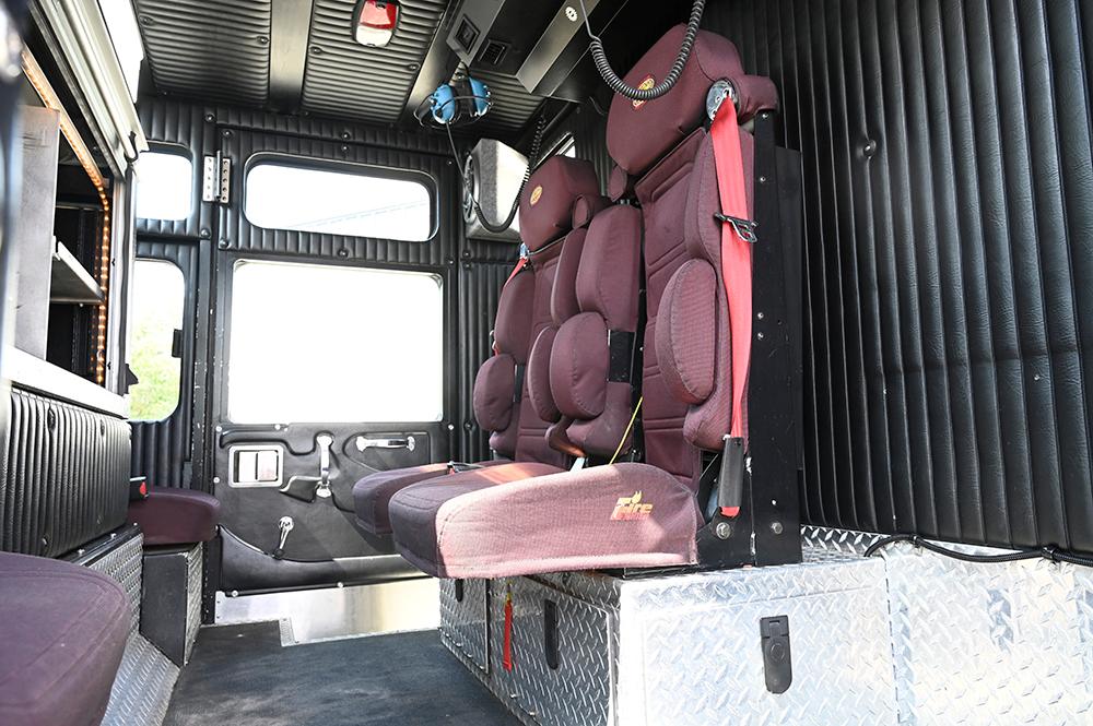 2006 KME 2000/1000 Rural Pumper - image 2