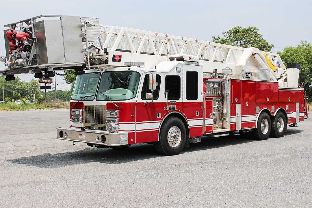 1996 LTI 100′ Aerial Platform Quint with 2019 Refurb