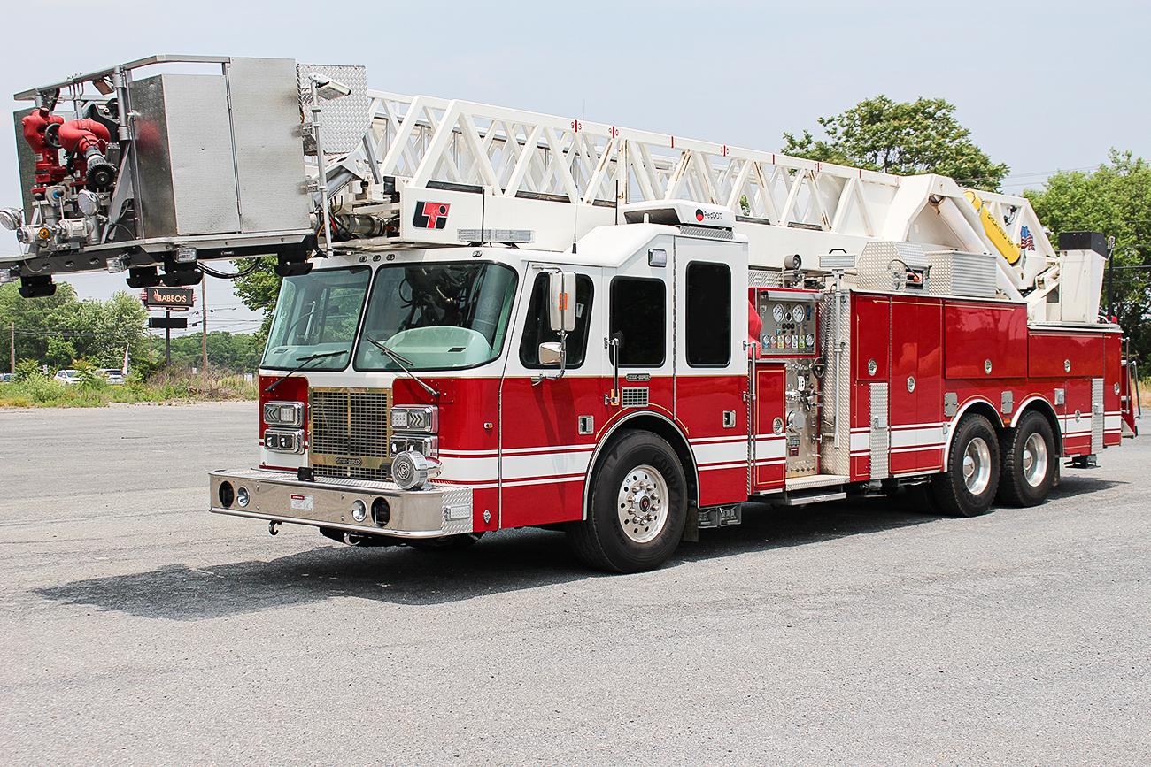 1996 LTI 100′ Aerial Platform Quint with 2019 Refurb - image 1