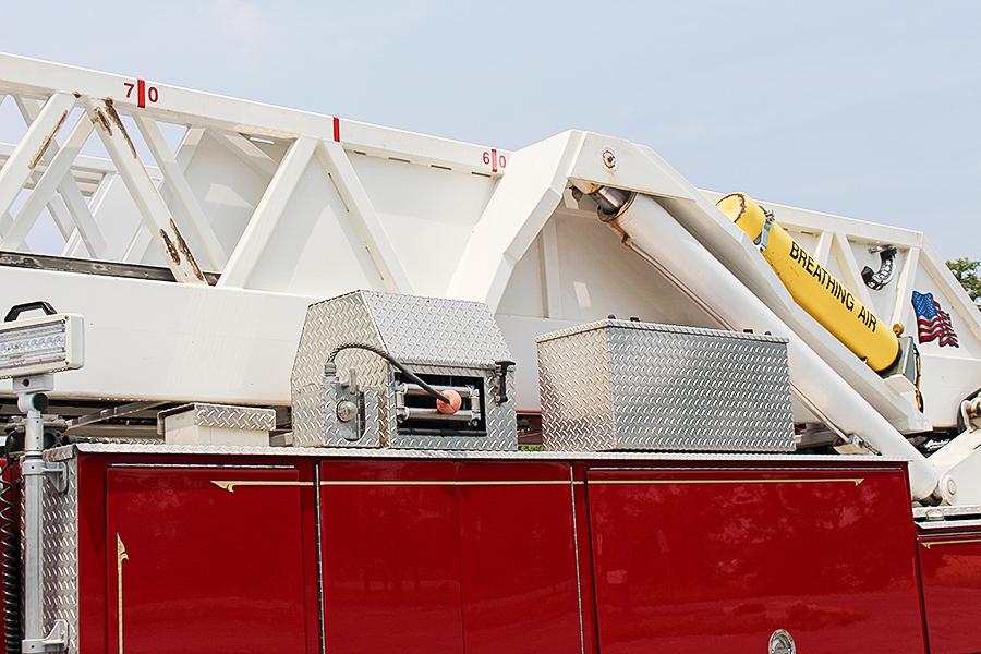 1996 LTI 100′ Aerial Platform Quint with 2019 Refurb - image 5