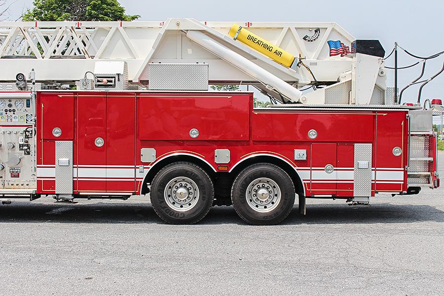 1996 LTI 100′ Aerial Platform Quint with 2019 Refurb - image 7