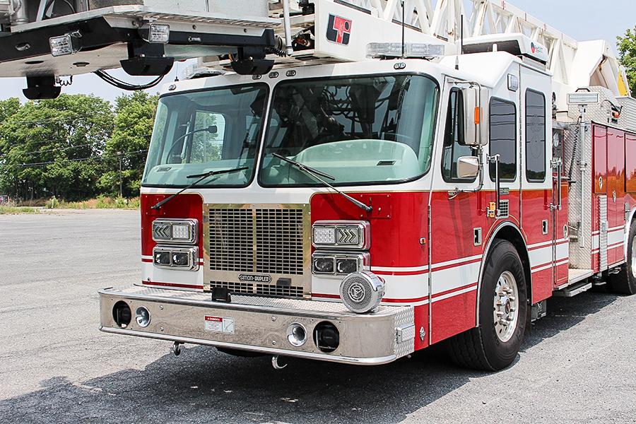 1996 LTI 100′ Aerial Platform Quint with 2019 Refurb - image 8