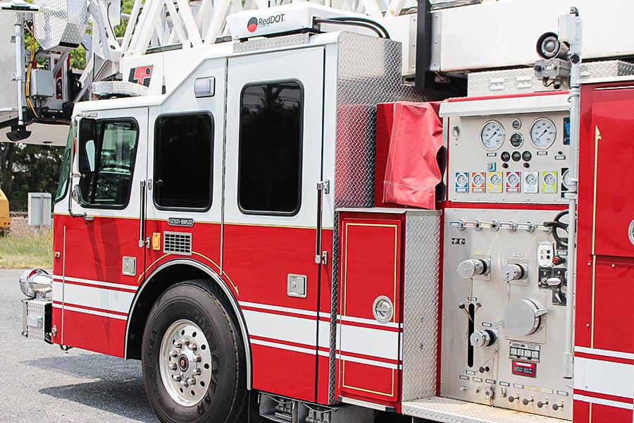 1996 LTI 100′ Aerial Platform Quint with 2019 Refurb - image 9