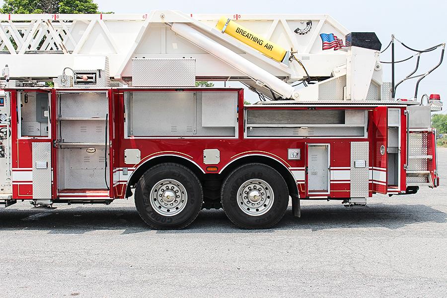 1996 LTI 100′ Aerial Platform Quint with 2019 Refurb - image 10