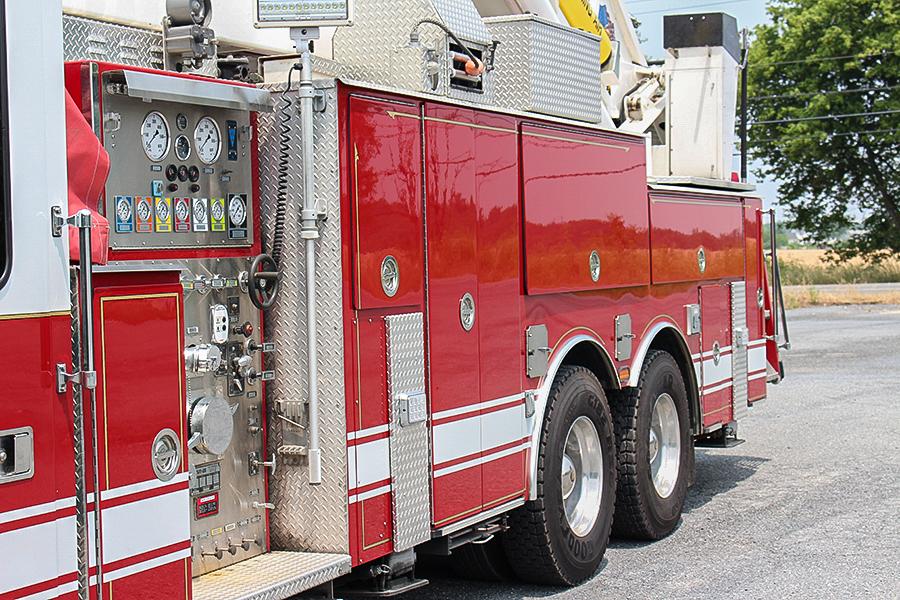 1996 LTI 100′ Aerial Platform Quint with 2019 Refurb - image 11